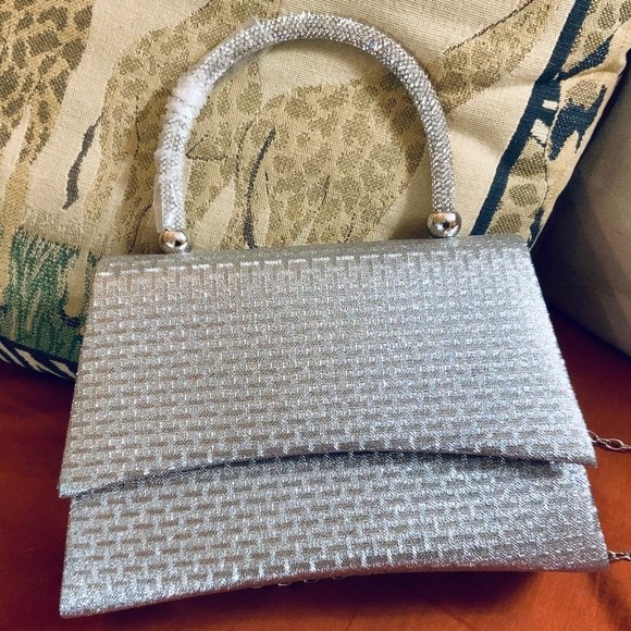 SILVER Evening Bag 🩷 BELOW WHOLESALE JEWELED HANDLE W/CHAIN NWOT HANDBAG - Picture 2 of 12